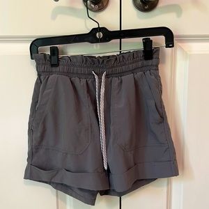 Elastic waist long shorts with pockets